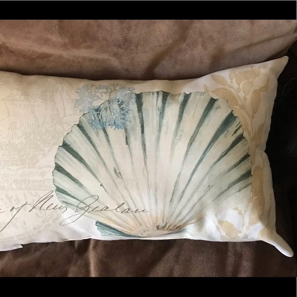 Coastal Shell Accent Pillow in Seafoam Green